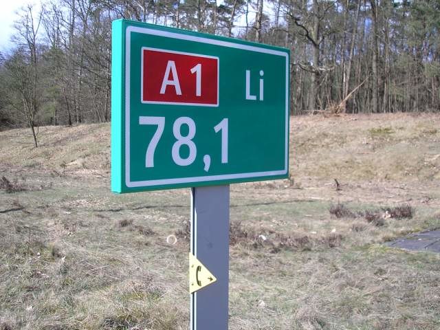 Kilometre marker at the A1 at km 78.1. Public Domain.